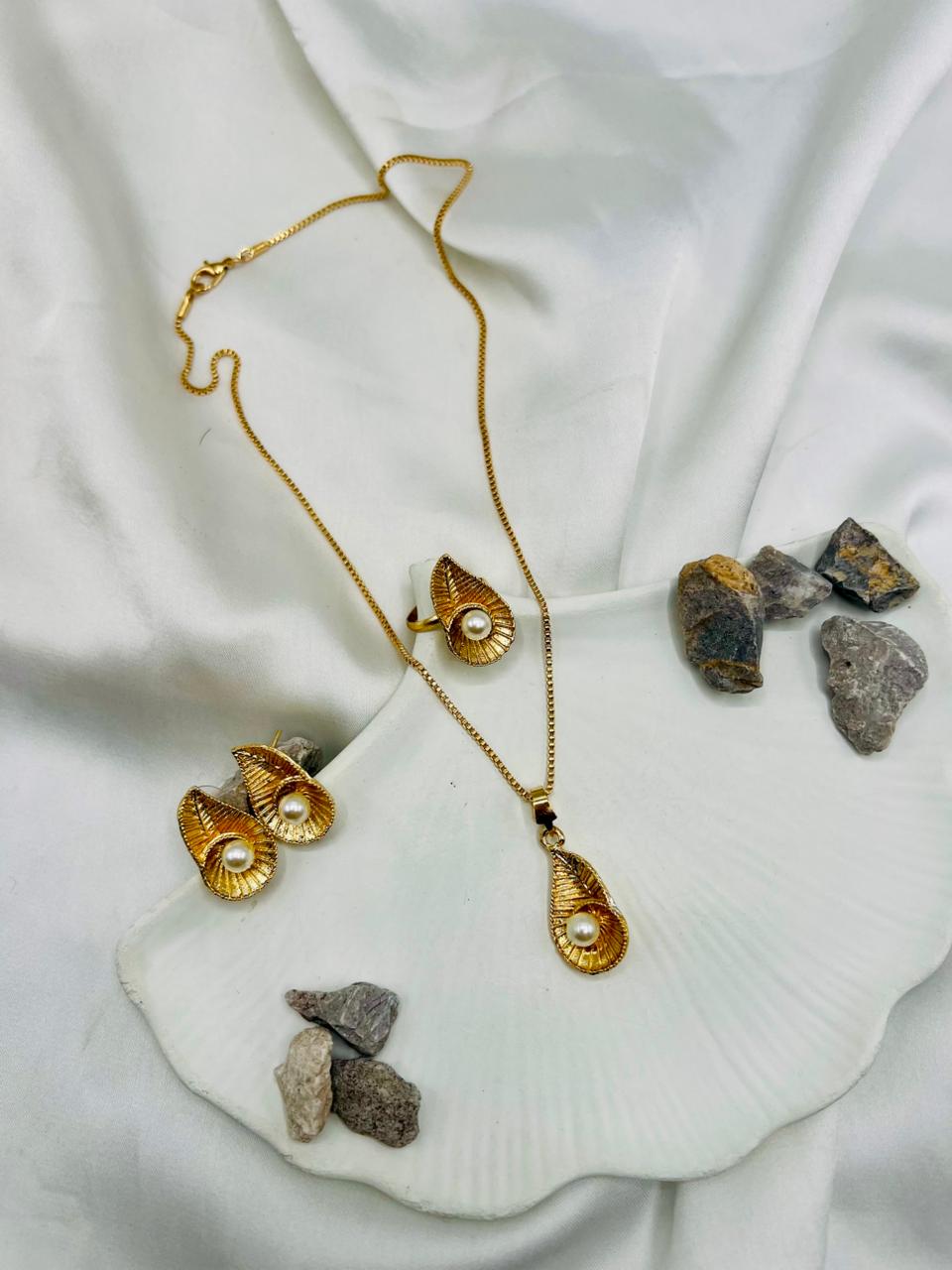 Ocean Spiral Pendant Set β Gehne Shehne