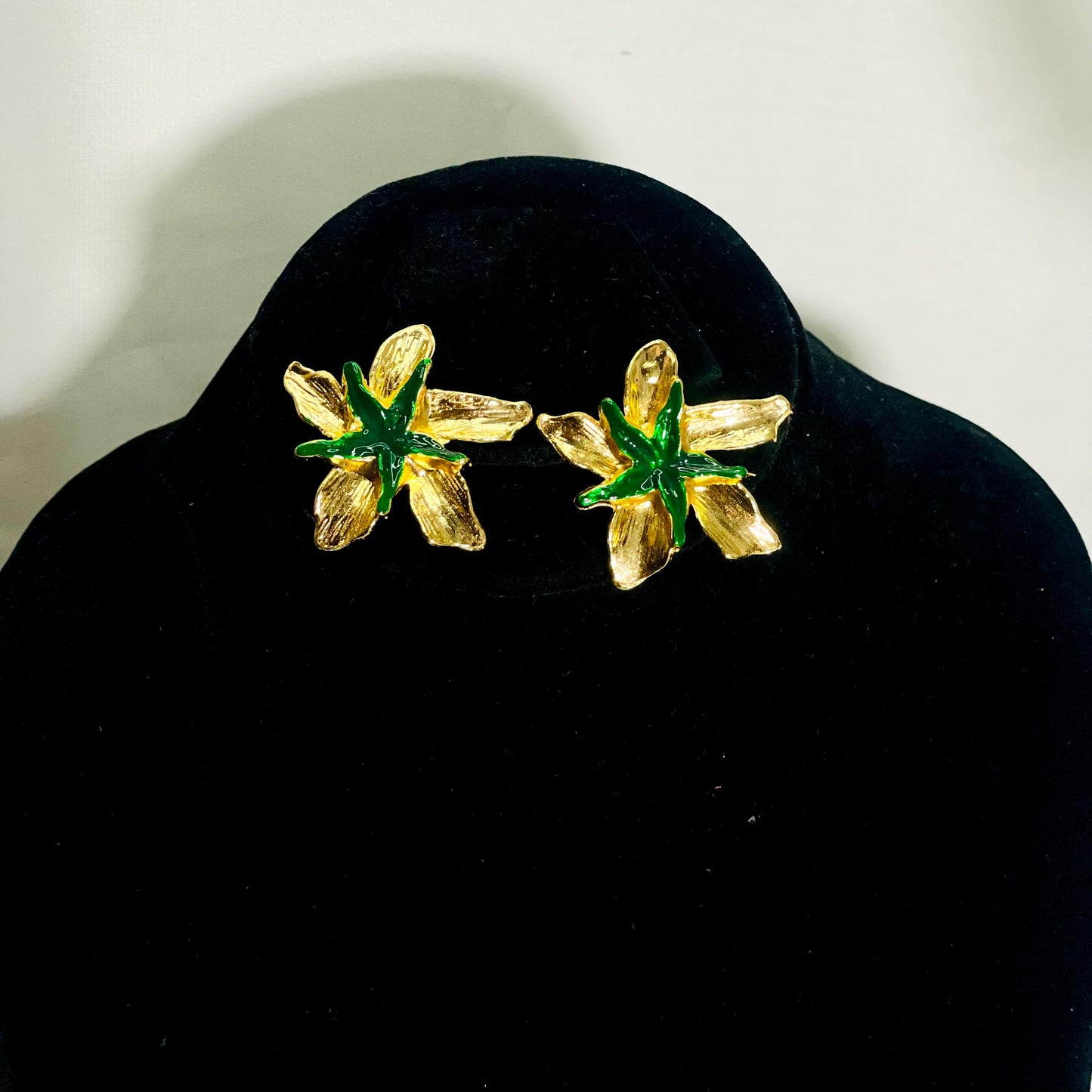 Vintage flower earrings